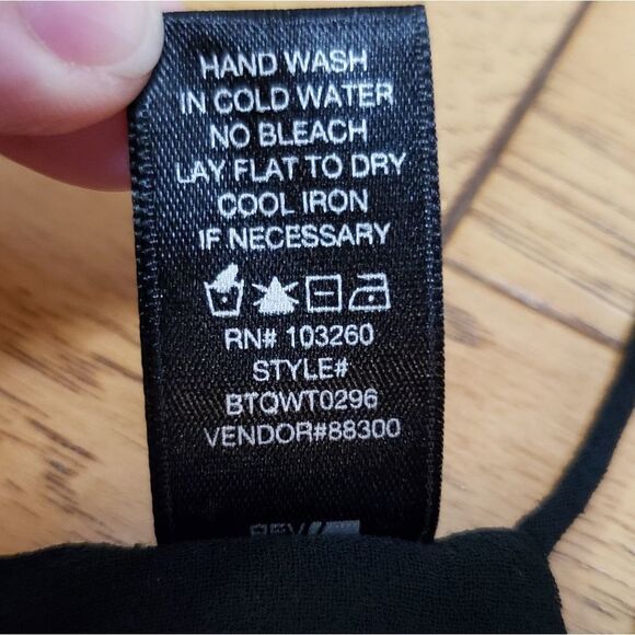 🔹️BKE Black Beaded Flowy Sleeveless Top XSmall - Picture 9 of 9